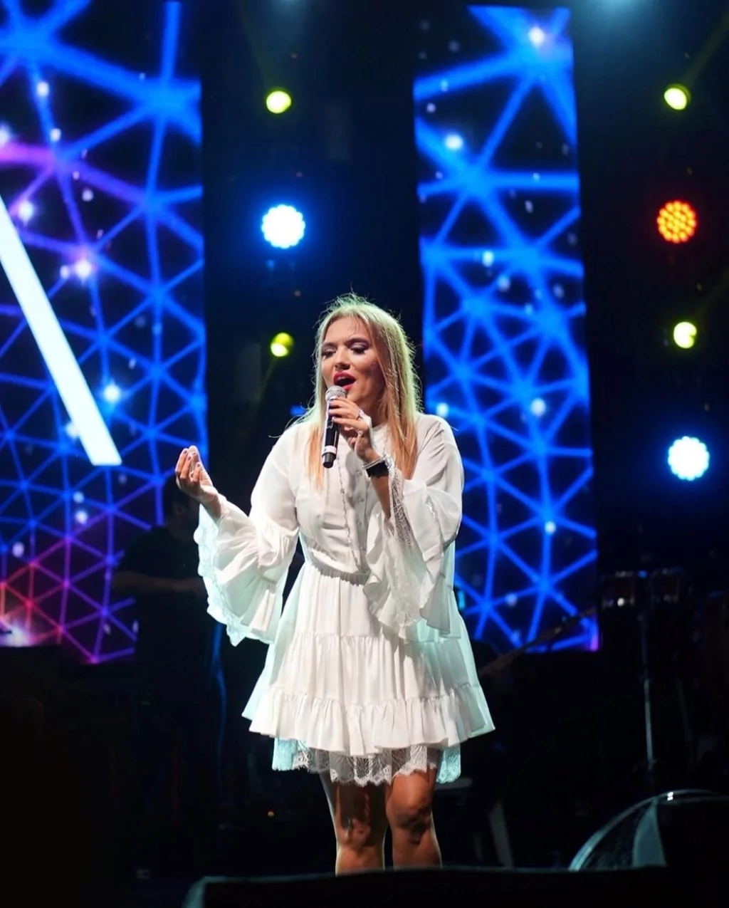 Demet Akalın evini satıyor!