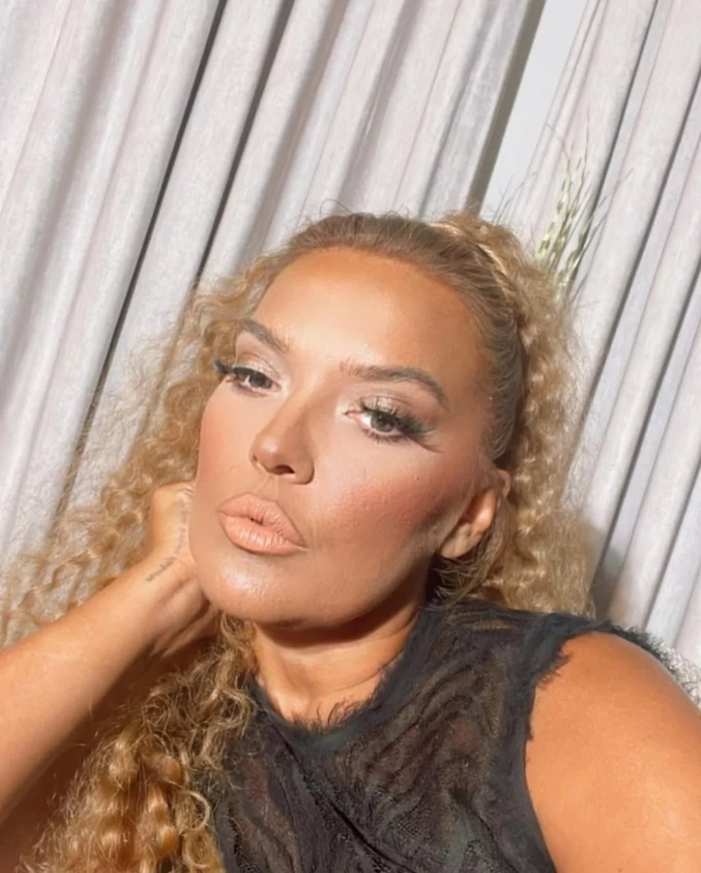 Demet Akalın evini satıyor!