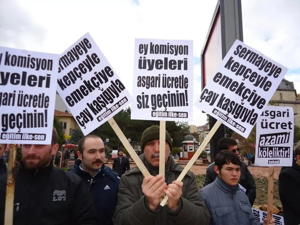 Mahfi Eğilmez asgari ücreti değerlendirdi: Az zam yapmakla enflasyon düşer mi?