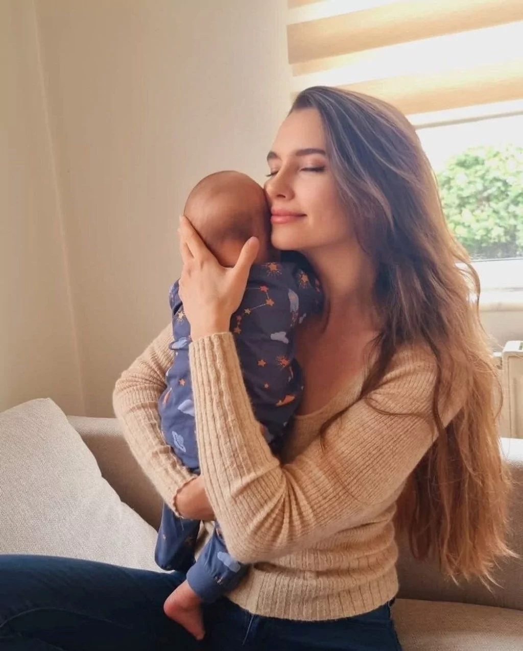 Leyla Lydia Tuğutlu anneliği hakkında konuştu: Annelik beni büyütüyor