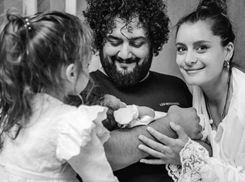 Atiye üçüncü kez anne olacak! Hamile fotoğrafını paylaştı