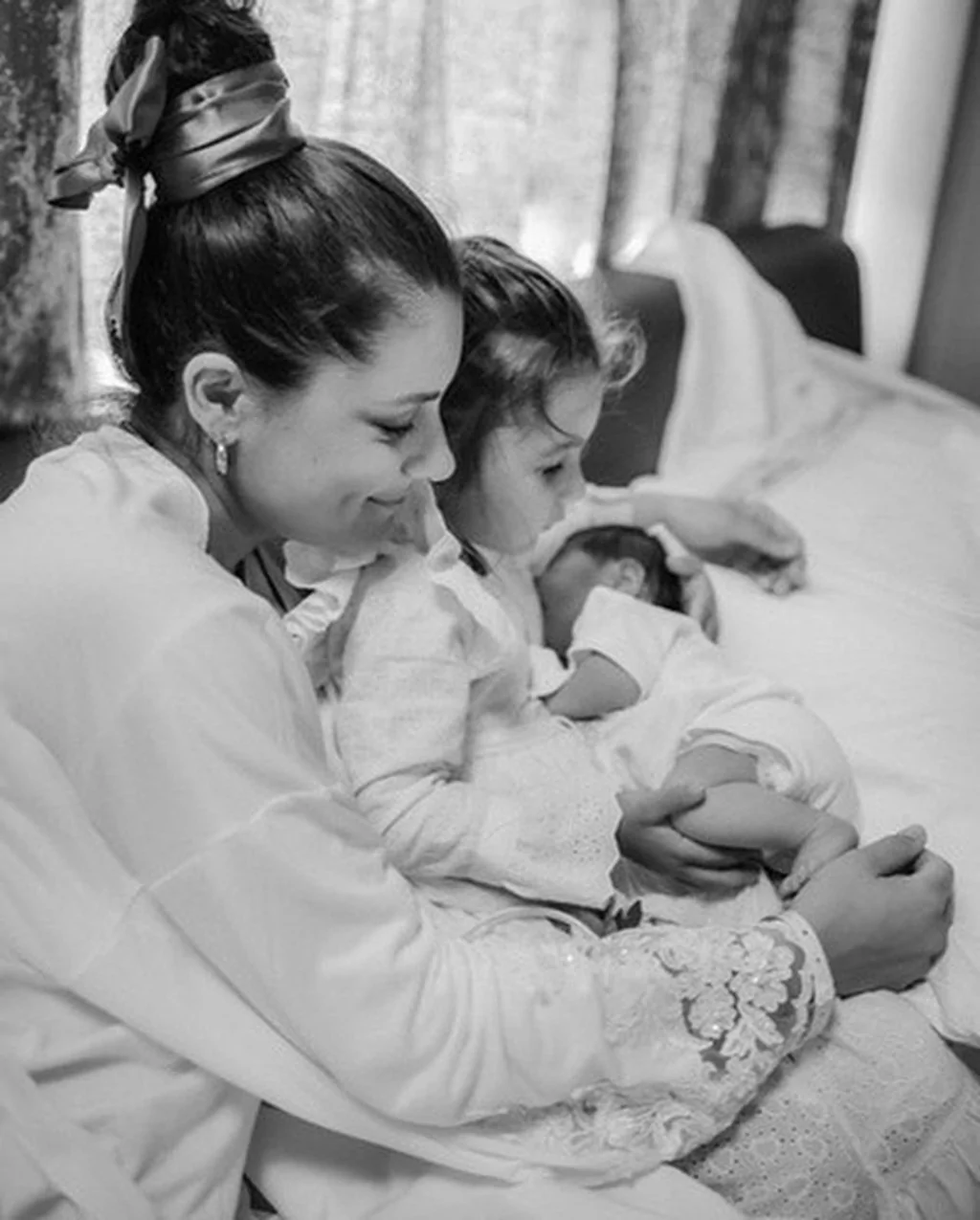 Atiye üçüncü kez anne olacak! Hamile fotoğrafını paylaştı