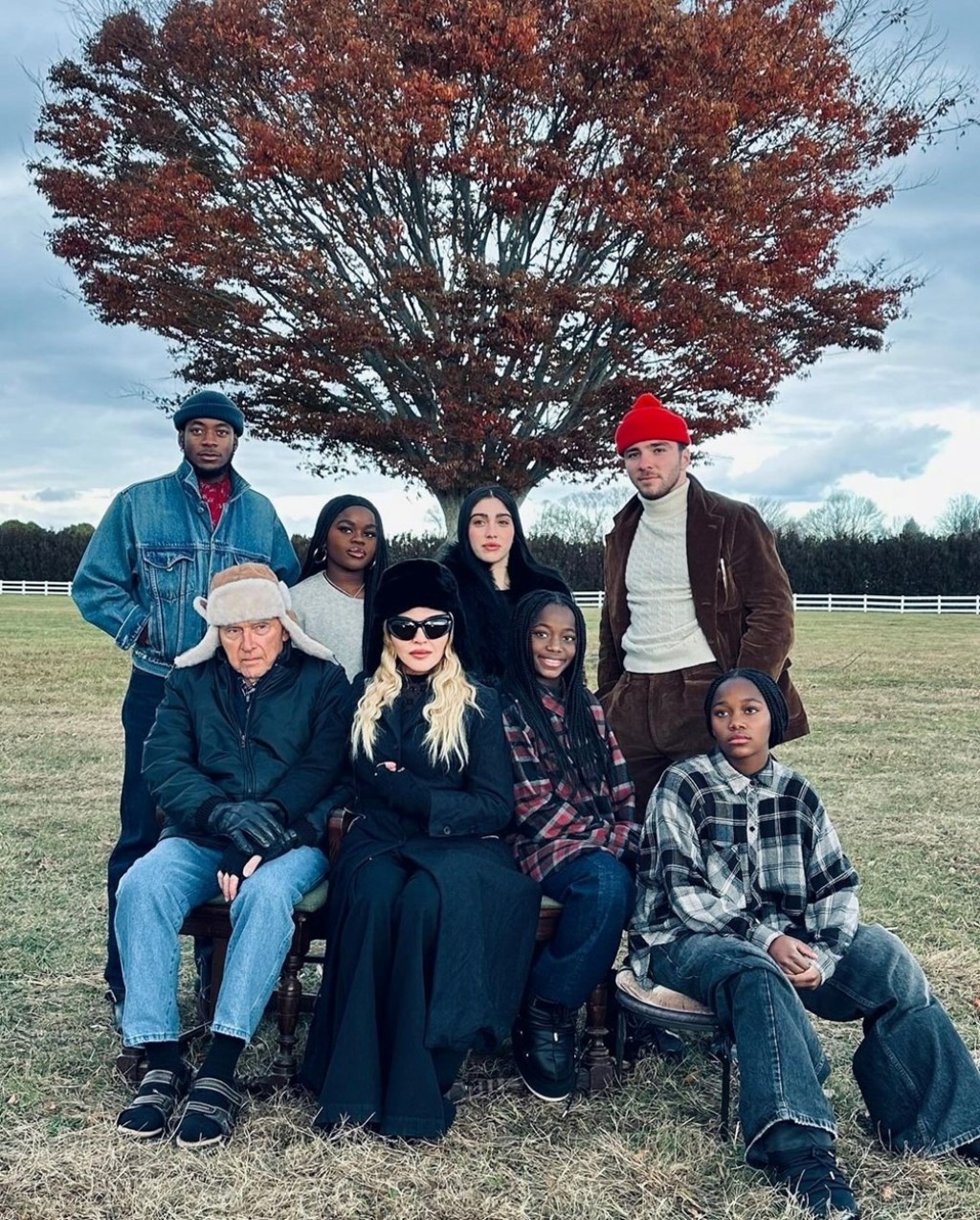 Madonna'dan mutlu aile tablosu! 6 çocuğu ile poz verdi