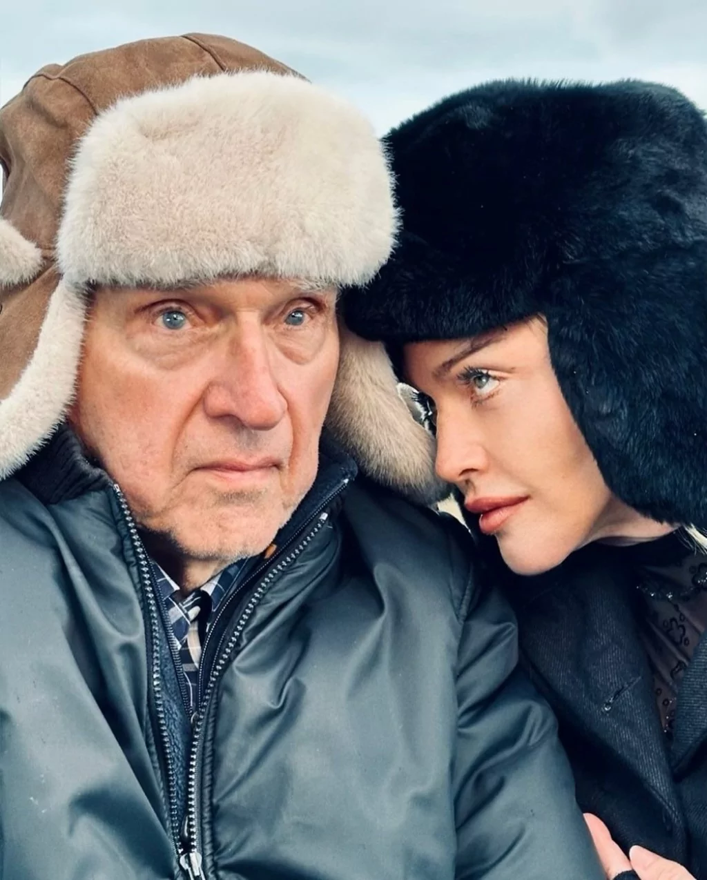 Madonna'dan mutlu aile tablosu! 6 çocuğu ile poz verdi