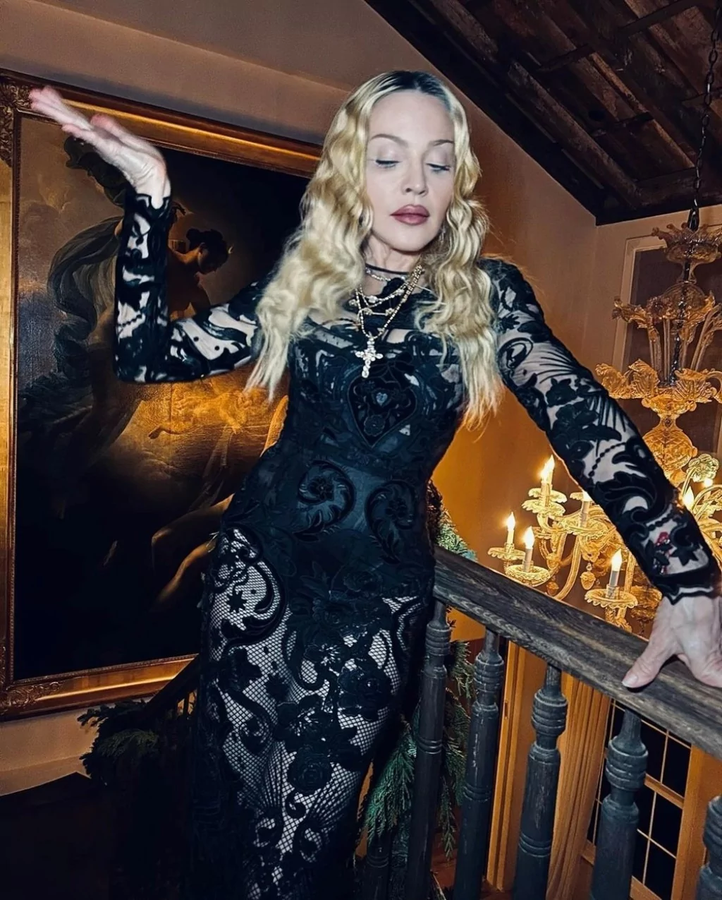 Madonna'dan mutlu aile tablosu! 6 çocuğu ile poz verdi