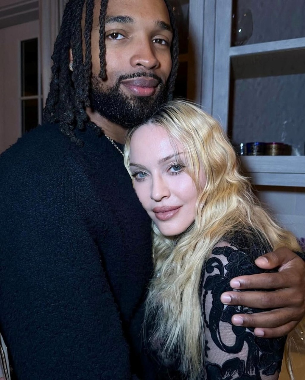 Madonna'dan mutlu aile tablosu! 6 çocuğu ile poz verdi