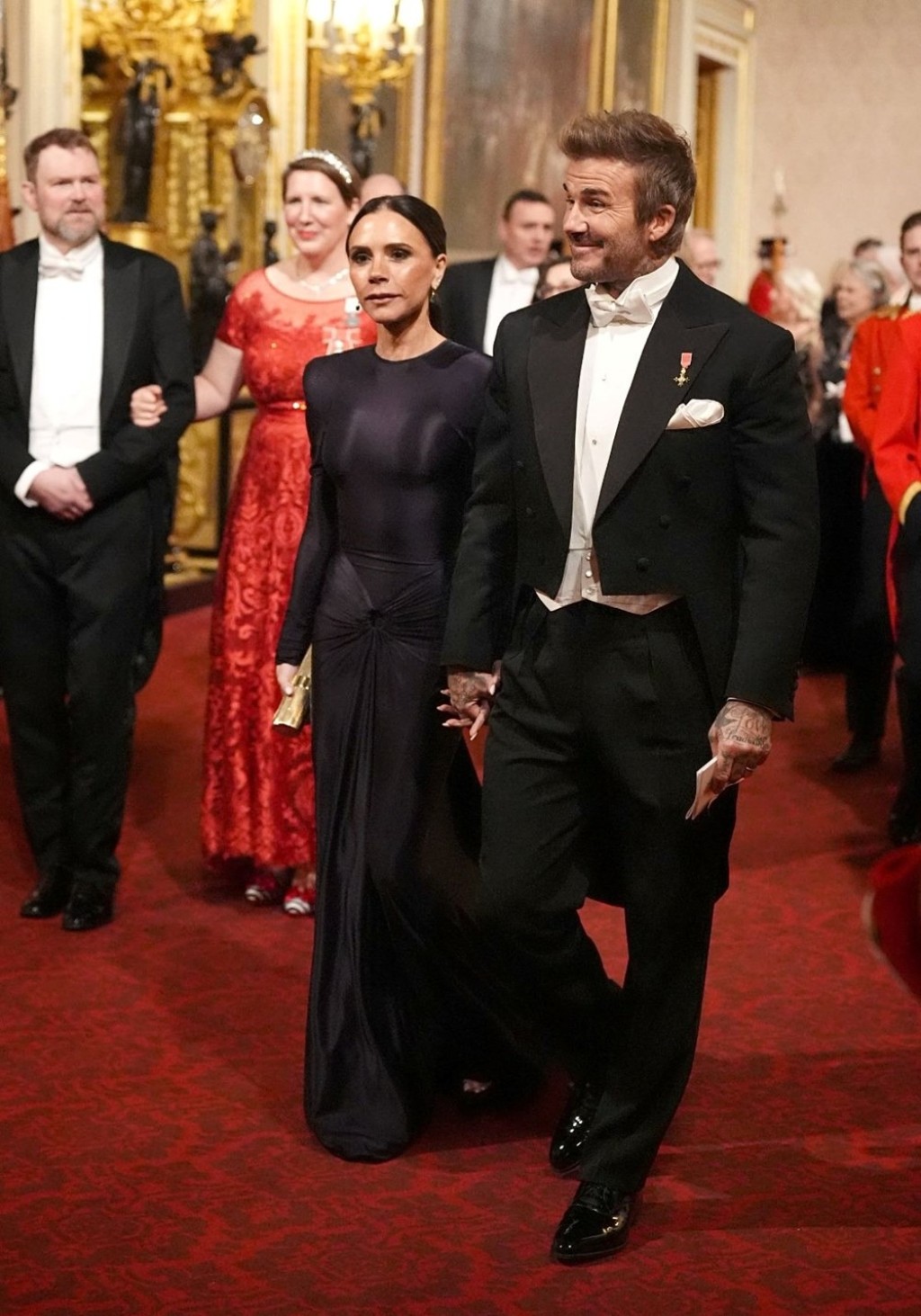 Beckham çifti Buckingham Sarayı'nda davete katıldı