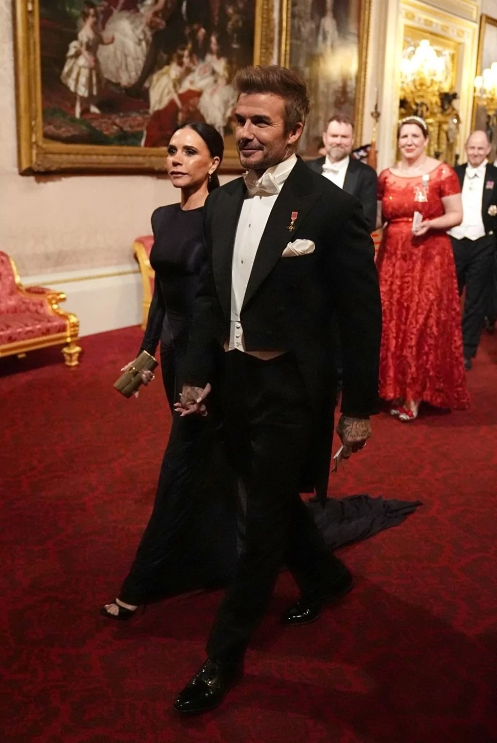Beckham çifti Buckingham Sarayı'nda davete katıldı