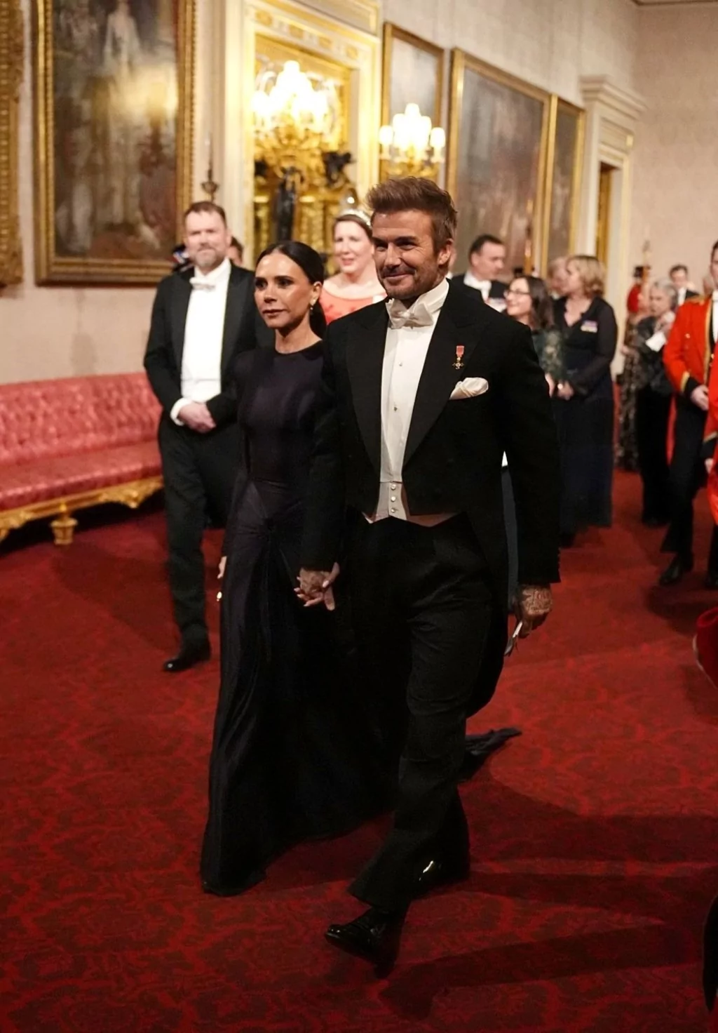 Beckham çifti Buckingham Sarayı'nda davete katıldı