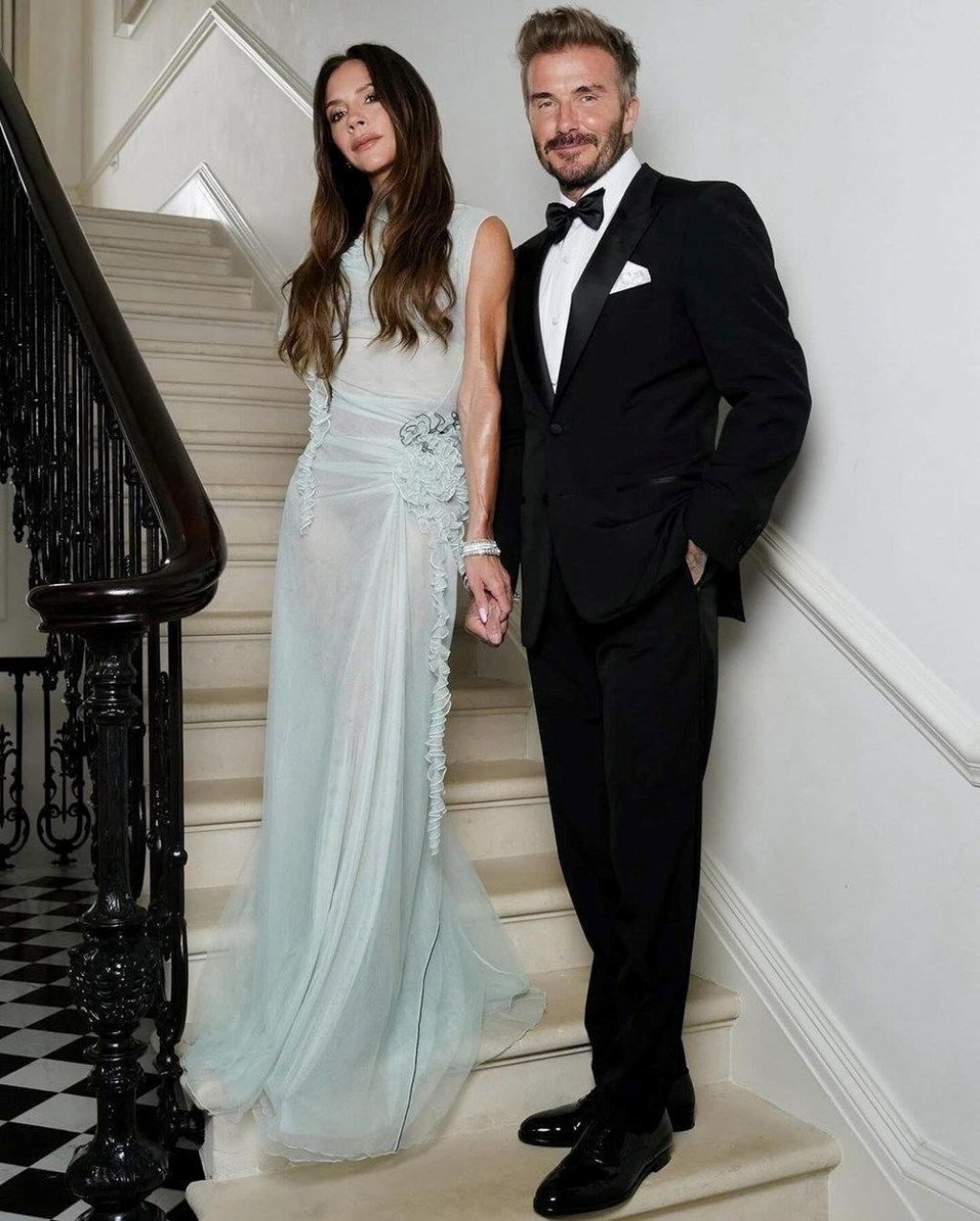 Beckham çifti Buckingham Sarayı'nda davete katıldı