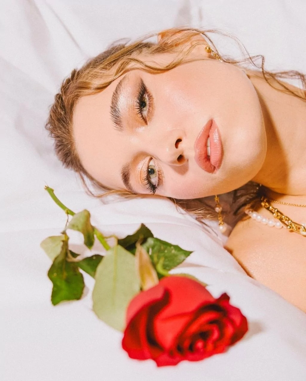 Afra Saraçoğlu'nun stili çok beğenildi