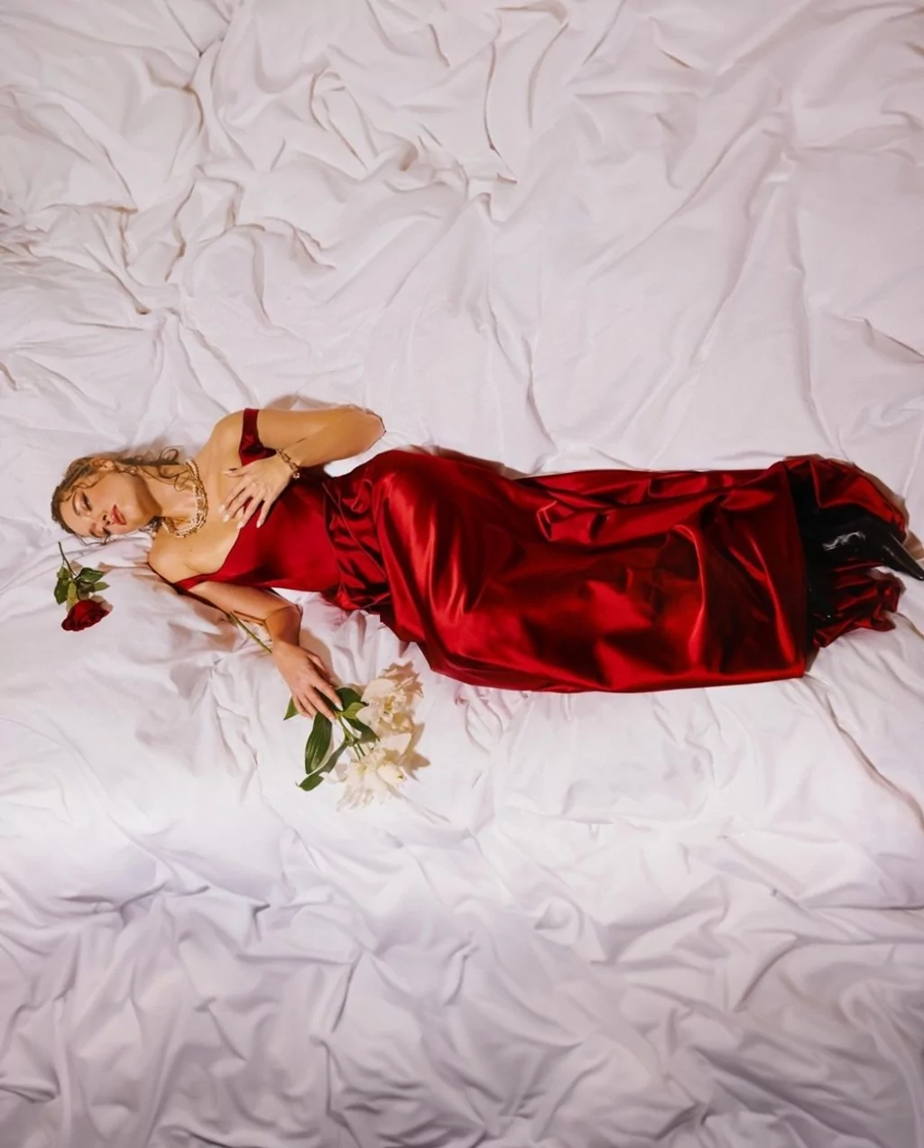 Afra Saraçoğlu'nun stili çok beğenildi