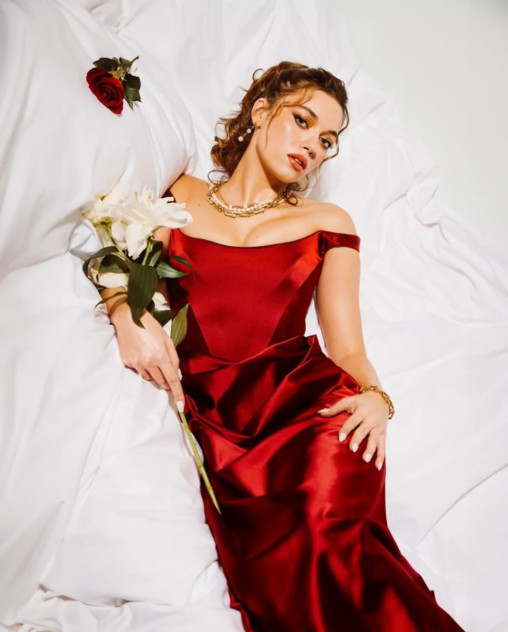 Afra Saraçoğlu'nun stili çok beğenildi