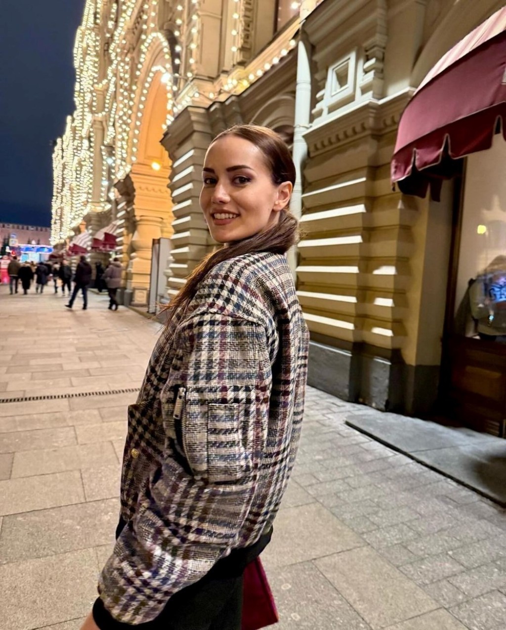 Fahriye Evcen ile Burak Özçivit, Moskova'da aşka geldi!