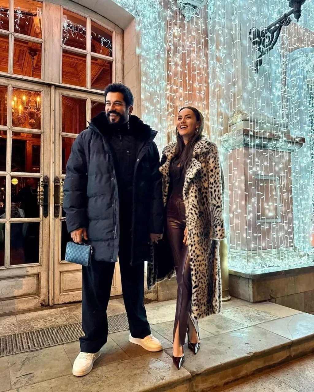 Fahriye Evcen ile Burak Özçivit, Moskova'da aşka geldi!