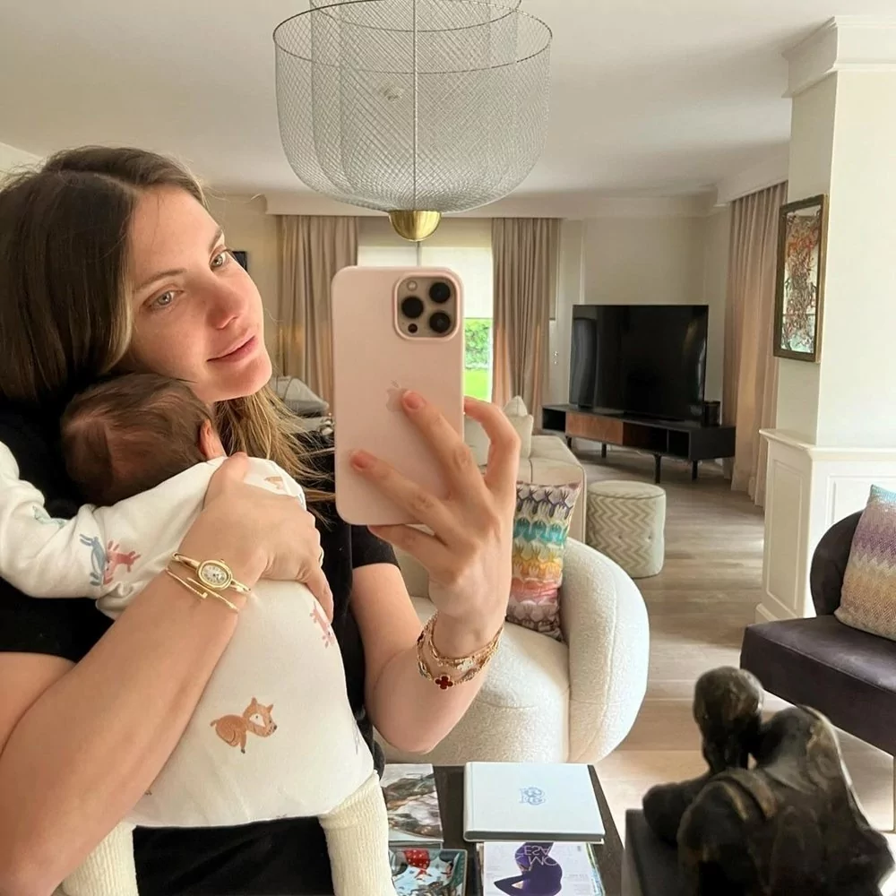 Şevval Sam, Eda Ece'nin kızını ziyaret etti