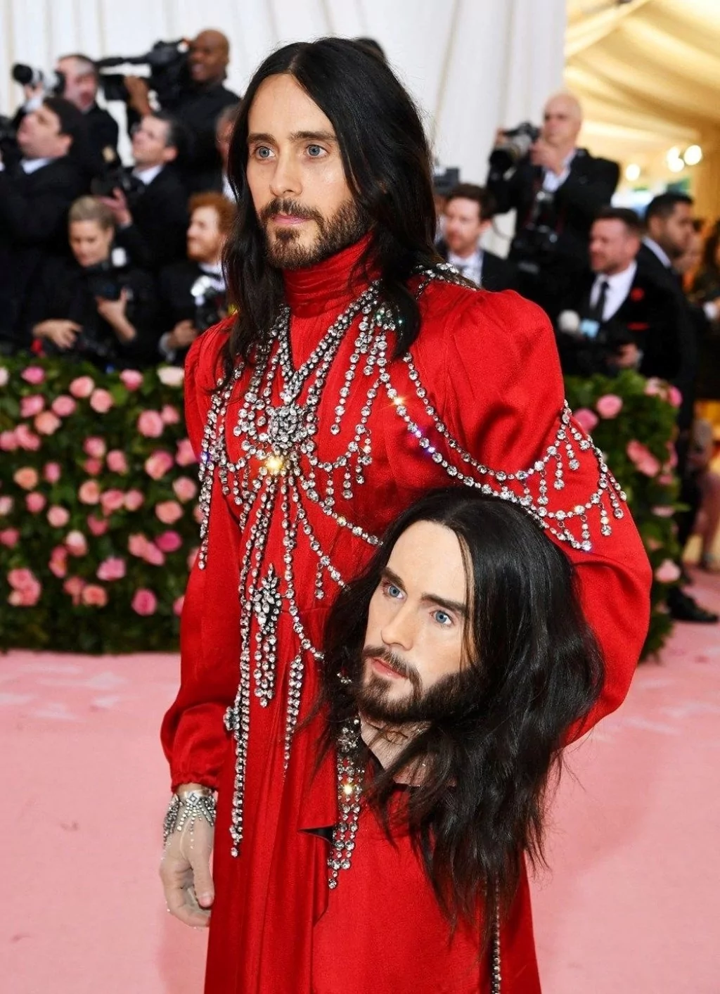 Jared Leto kaybettiği Oscar heykelini buldu