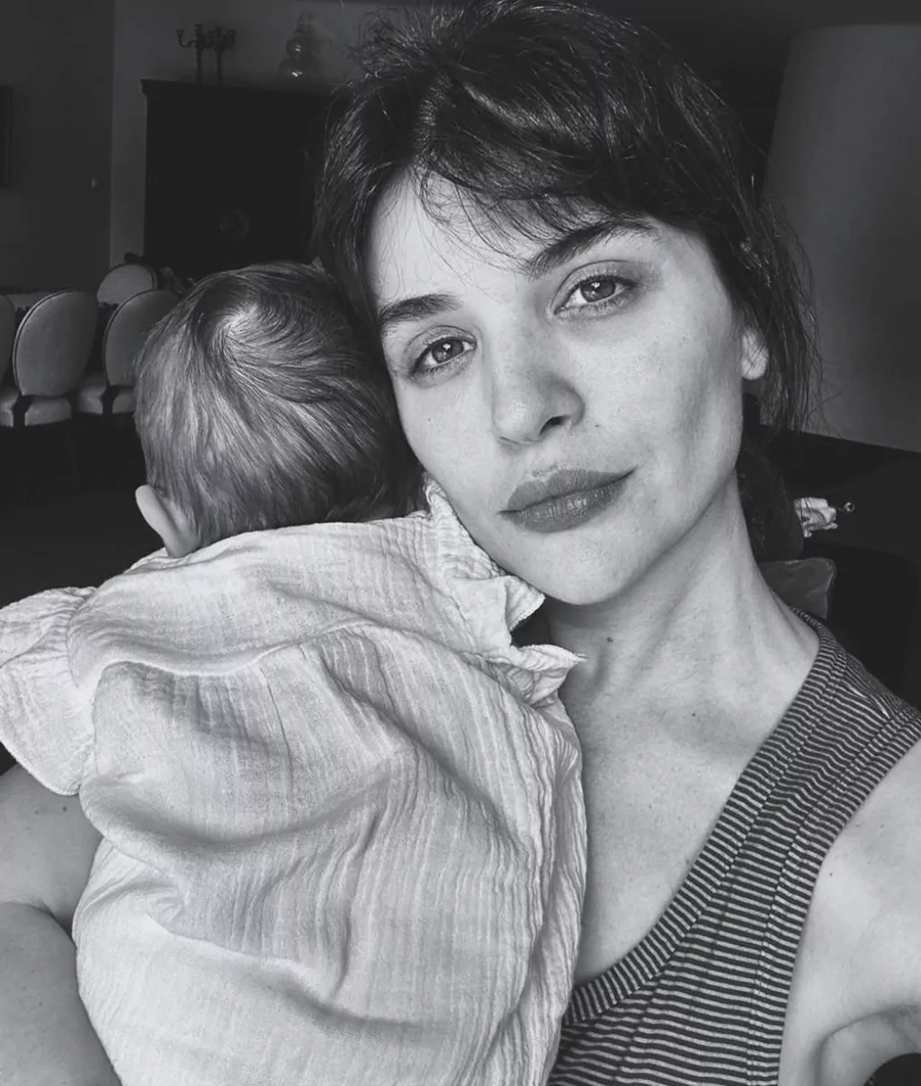 Gonca Vuslateri kızını paylaştı: Dergi kapağı olmasını istediğim ender fotoğraflarımdan