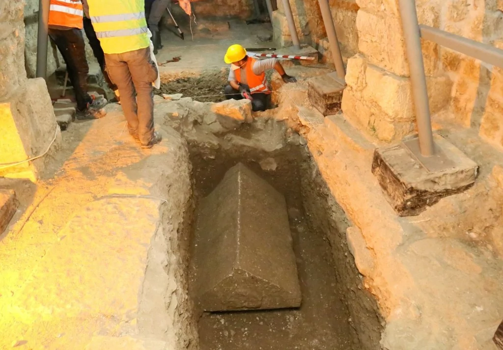 Noel Baba'nın Antalya'daki kilisesinde lahit bulundu!