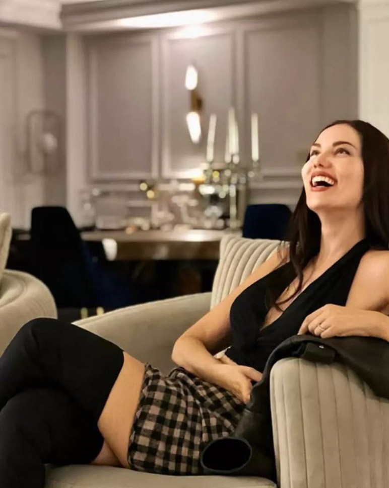 Fahriye Evcen'in lüks salonu eleştirildi: Vizyonu sıfır