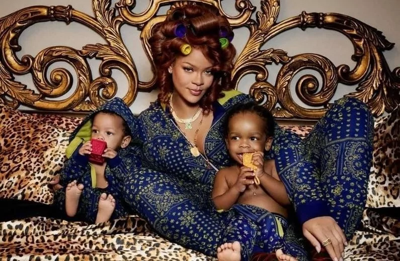 Rihanna'nın iç çamaşırlı cesur pozlarıyla sosyal medya yıkıldı!