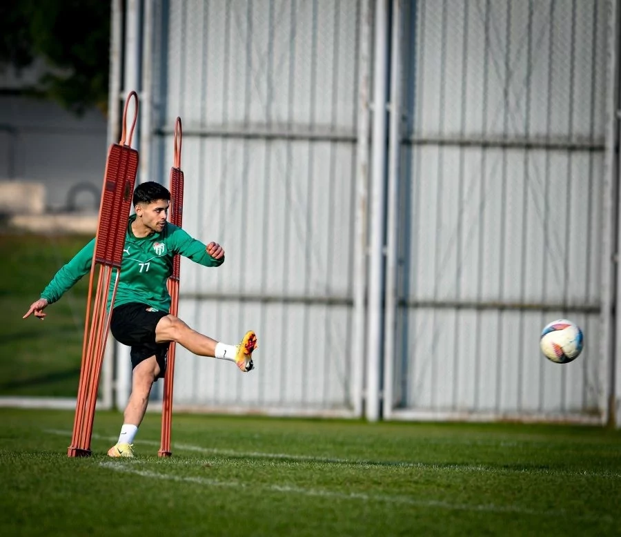 Bursaspor, Bornova 1877 maçının hazırlıklarına başladı
