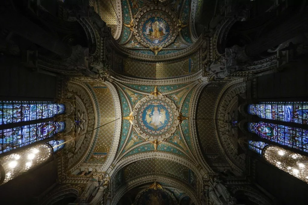 Küllerinden doğan Notre Dame Katedrali açılıyor