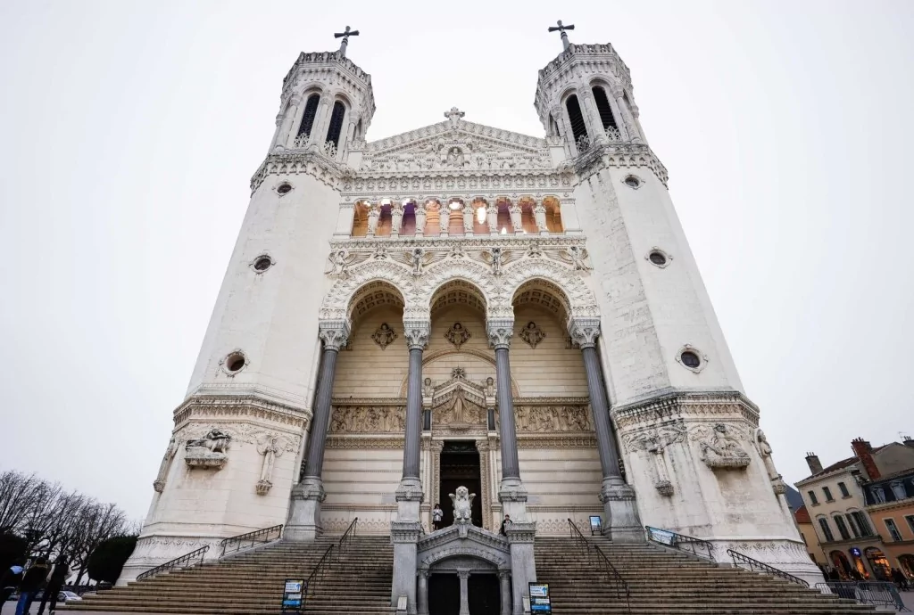 Küllerinden doğan Notre Dame Katedrali açılıyor