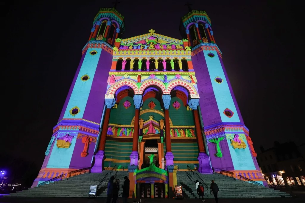 Küllerinden doğan Notre Dame Katedrali açılıyor