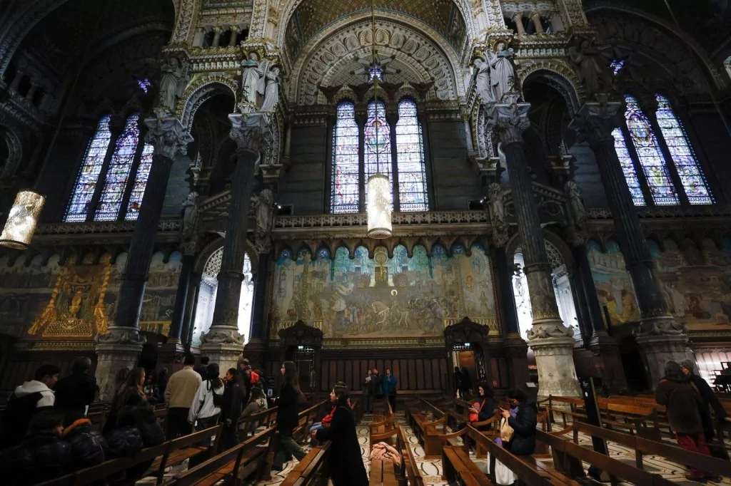 Küllerinden doğan Notre Dame Katedrali açılıyor