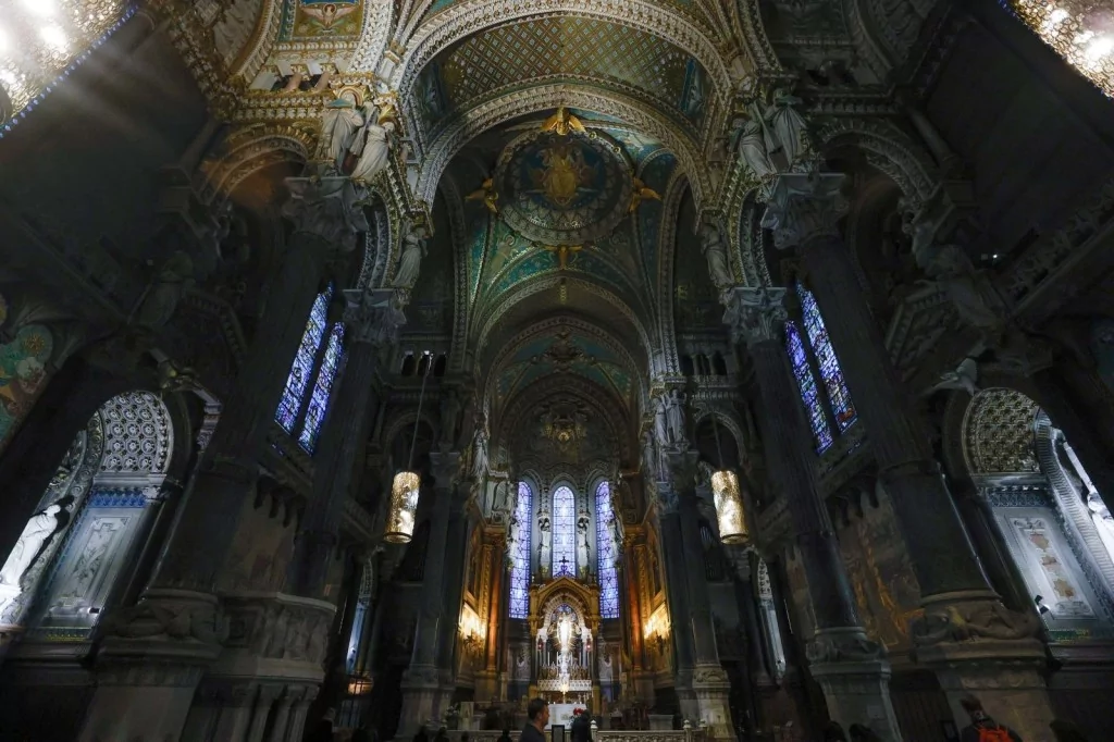 Küllerinden doğan Notre Dame Katedrali açılıyor