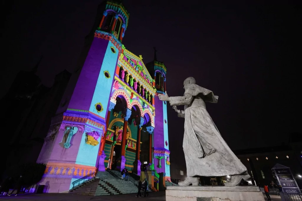 Küllerinden doğan Notre Dame Katedrali açılıyor