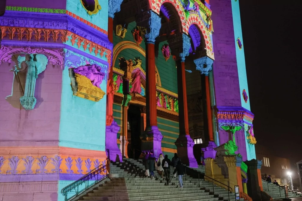 Küllerinden doğan Notre Dame Katedrali açılıyor