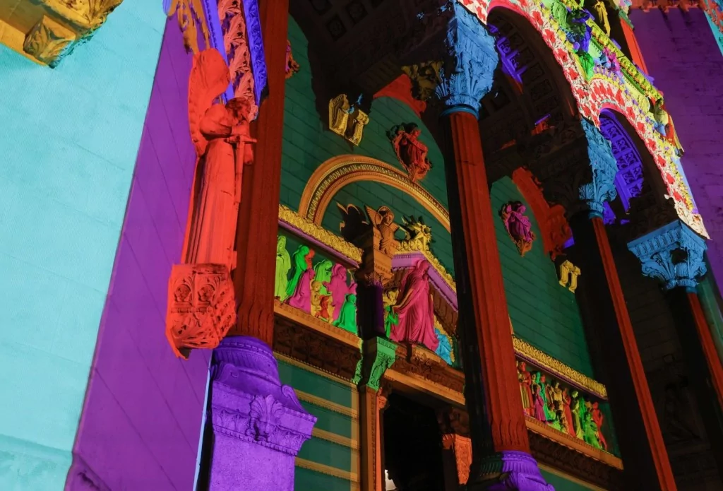 Küllerinden doğan Notre Dame Katedrali açılıyor