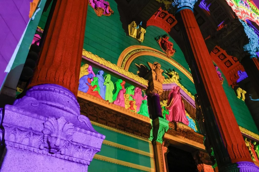 Küllerinden doğan Notre Dame Katedrali açılıyor