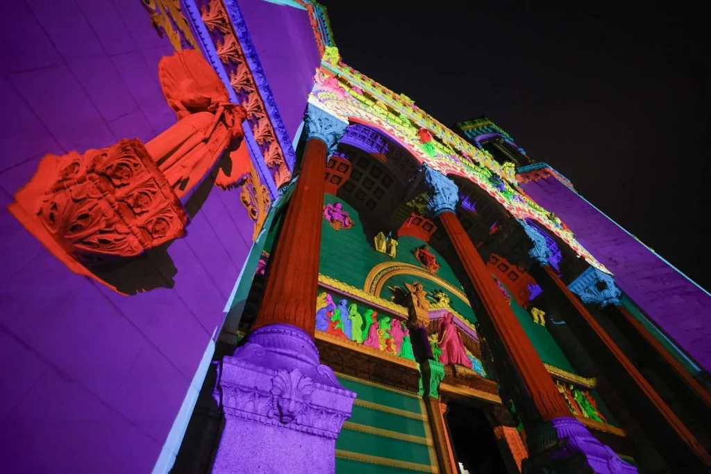 Küllerinden doğan Notre Dame Katedrali açılıyor