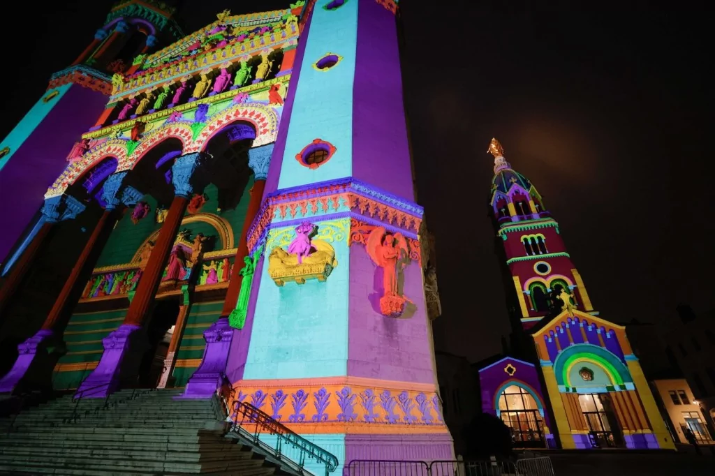 Küllerinden doğan Notre Dame Katedrali açılıyor