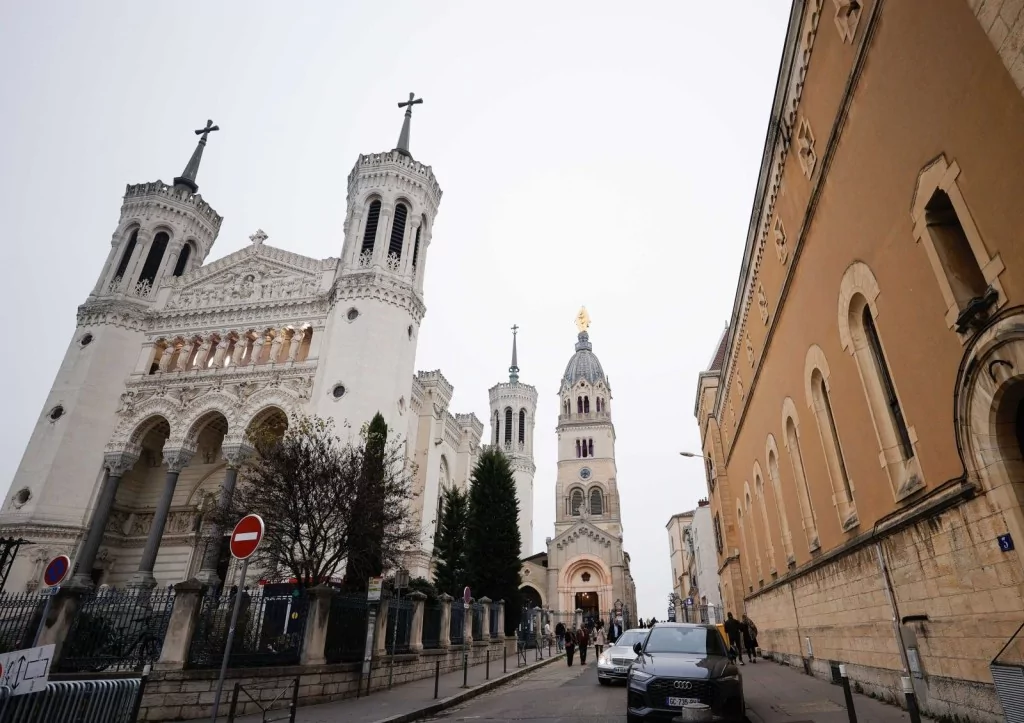 Küllerinden doğan Notre Dame Katedrali açılıyor
