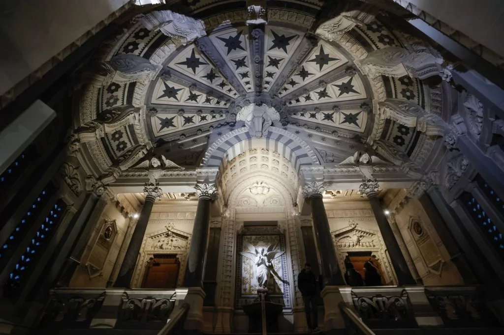 Küllerinden doğan Notre Dame Katedrali açılıyor