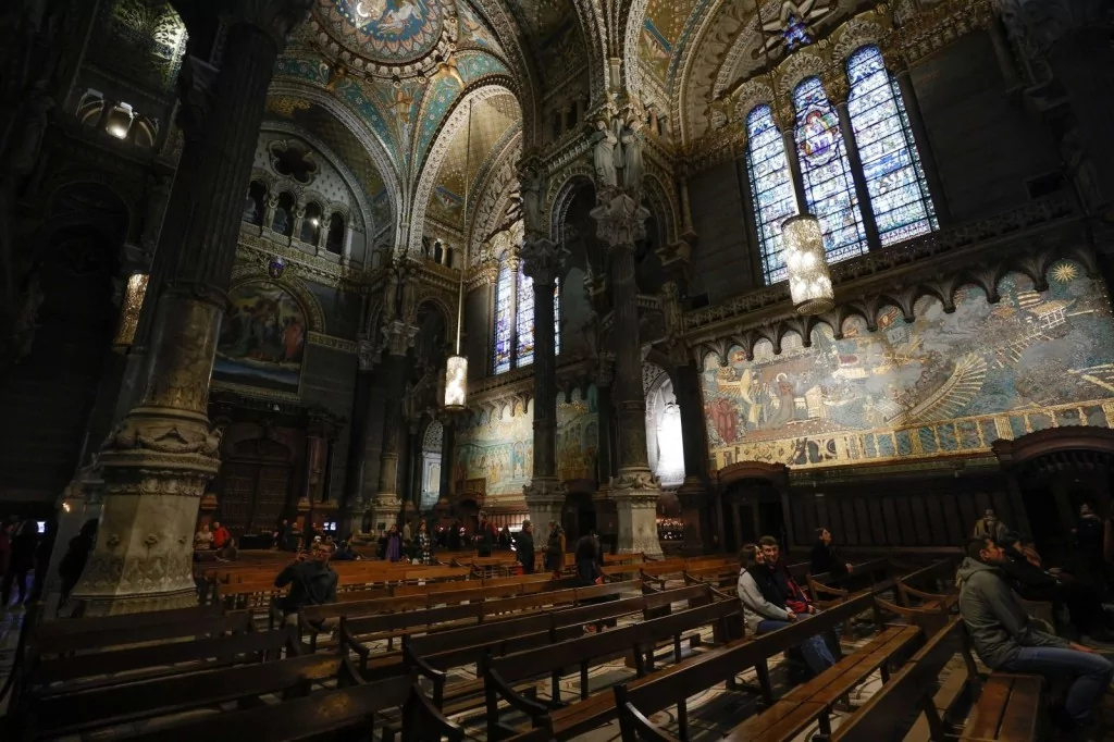 Küllerinden doğan Notre Dame Katedrali açılıyor