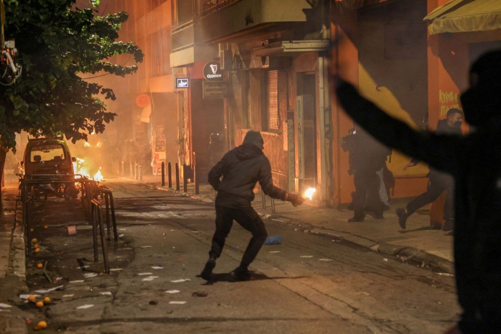 Komşu karıştı: Çok sayıda kişi gözaltında!