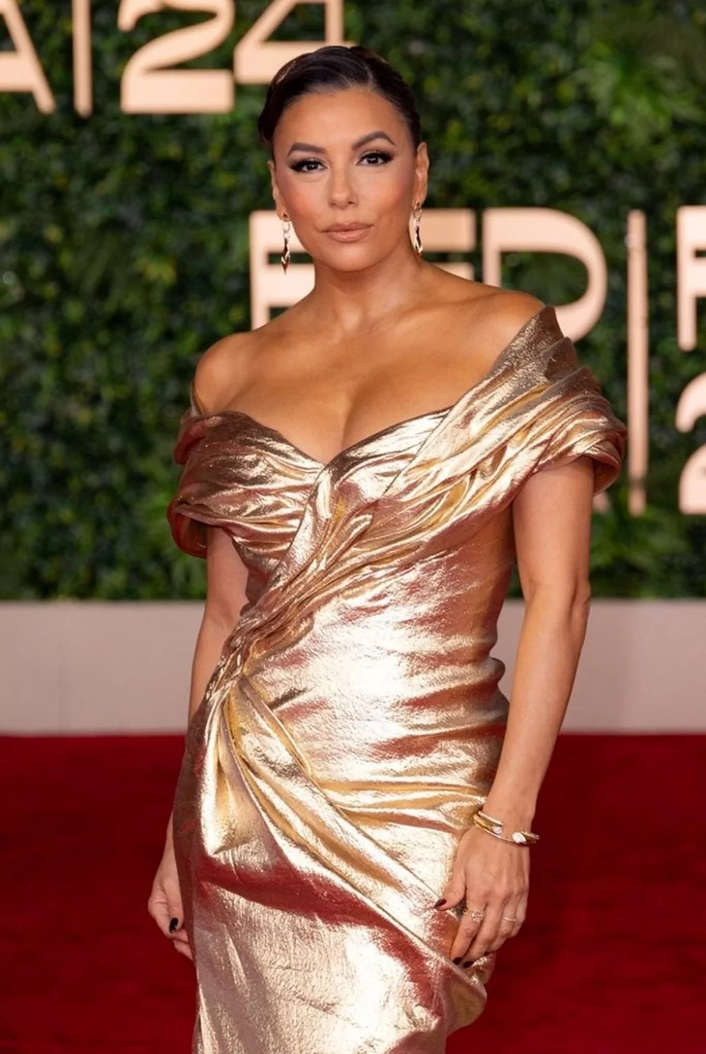 Tuba Büyüküstün'ün jüri üyesi olduğu film festivaline Hollywood yıldızları akın etti