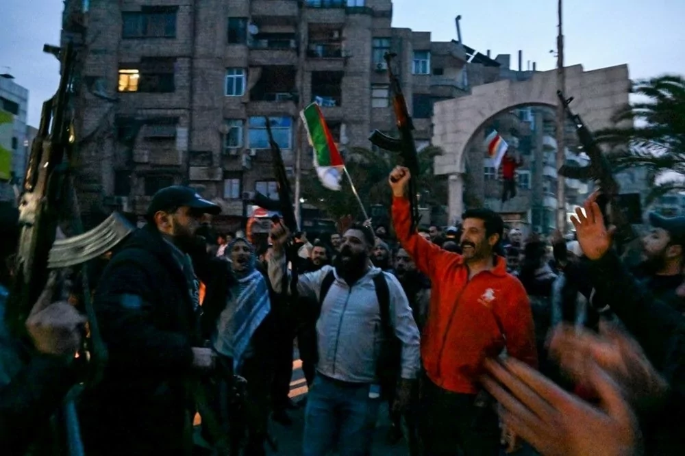 Suriye'de bir devrin sonu: Şam'dan kaçan Esad nerede?