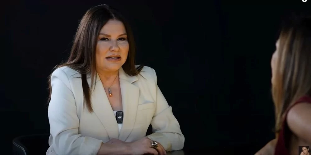 Deniz Seki, Hülya Avşar'a konuk oldu