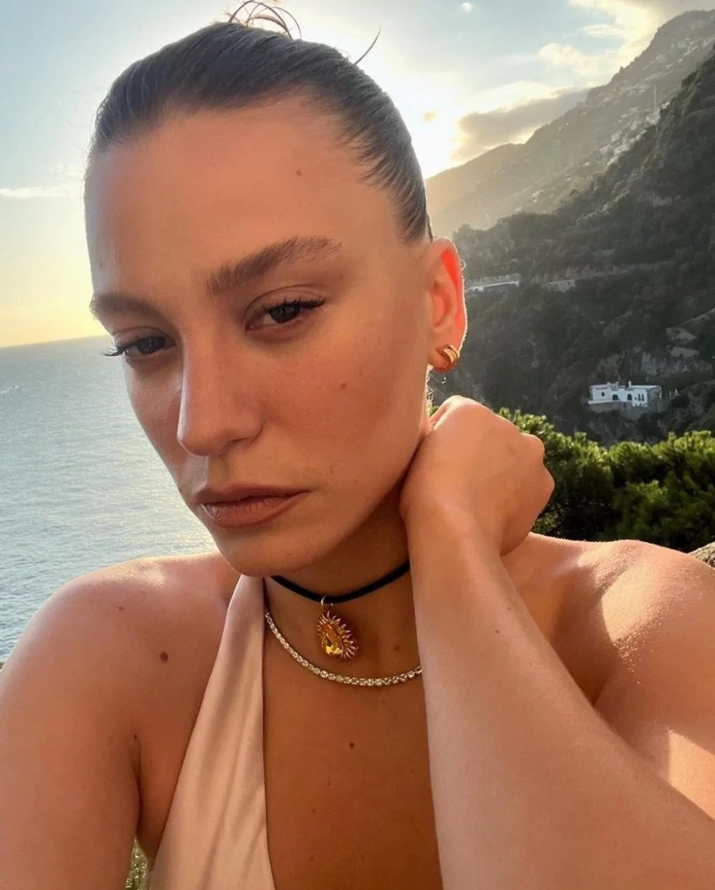 Serenay Sarıkaya ve Mert Demir ayrıldı iddiası: Reklam aşkı