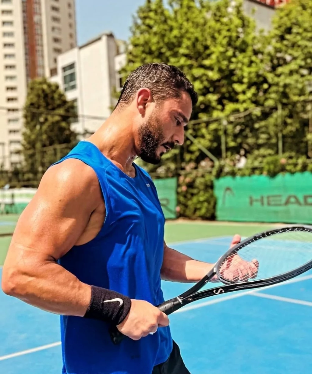 Özge Özpirinçci, Nail Gönenli ve İdil Yazar'ın aşkını paylaştı