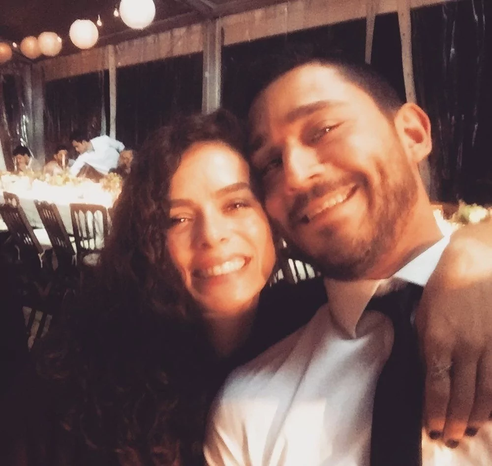 Özge Özpirinçci, Nail Gönenli ve İdil Yazar'ın aşkını paylaştı