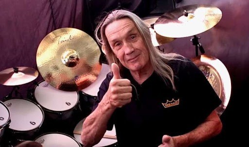Iron Maiden'in davulcusu Nicko McBrain emekli oldu