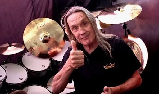 Iron Maiden'in davulcusu Nicko McBrain emekli oldu