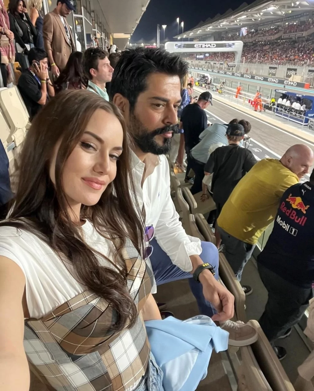 Fahriye Evcen ile Burak Özçivit, Formula 1 yarışını izlemeye gitti